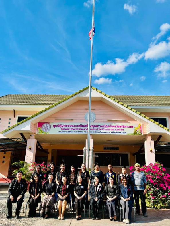 นางสาวนภาพร  เมฆาผ
