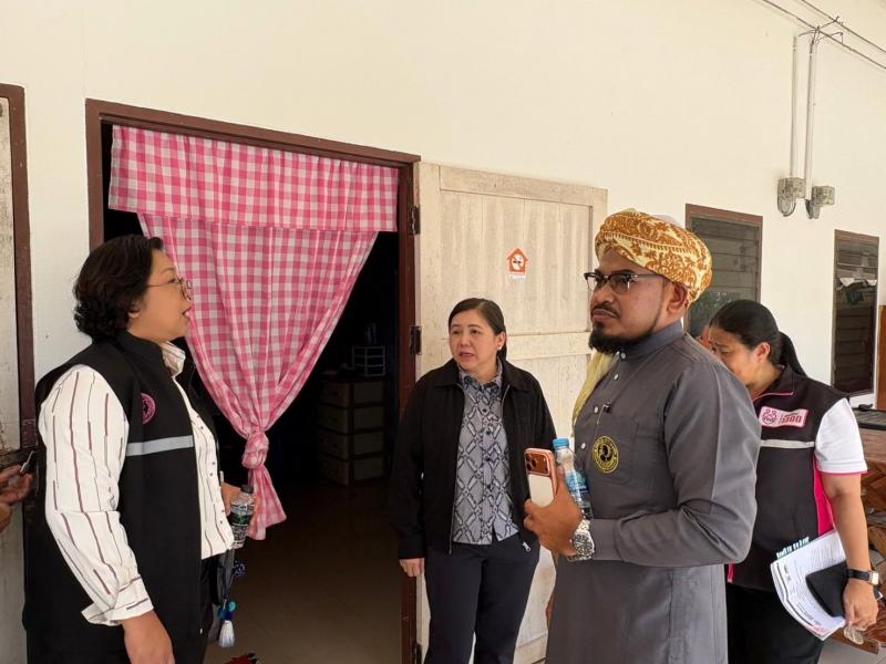 นางศิริลักษณ์ มีม�