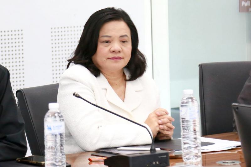 นายนพพร ปสันตา ผู้