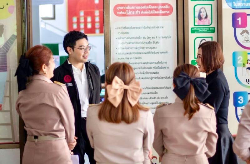 นายเอนกชัย เรืองร�