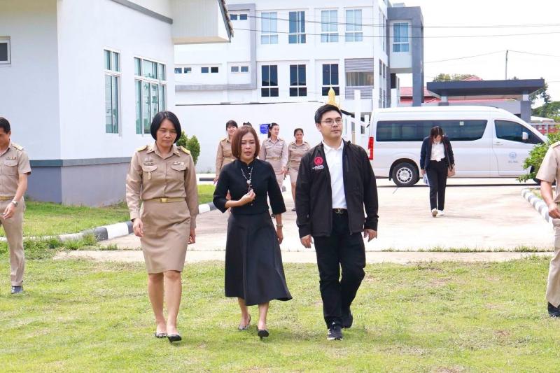 นายเอนกชัย เรืองร�