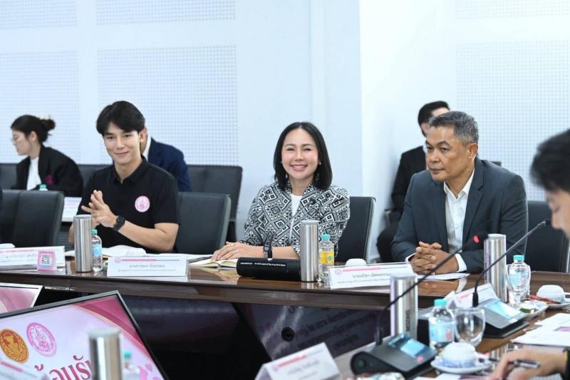 รมว.พม. ประชุมหารื�
