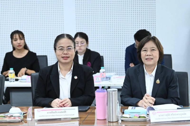 รมว.พม. ประชุมหารื�