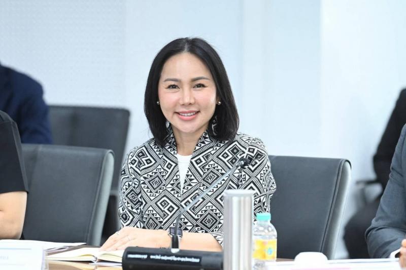 รมว.พม. ประชุมหารื�