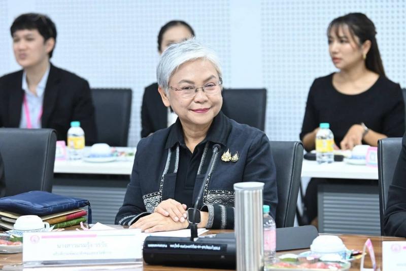 รมว.พม. ประชุมหารื�