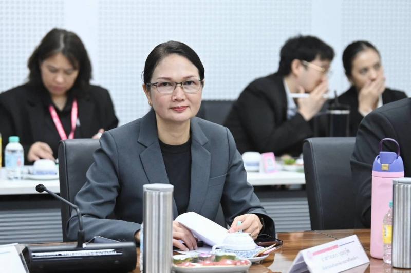 รมว.พม. ประชุมหารื�