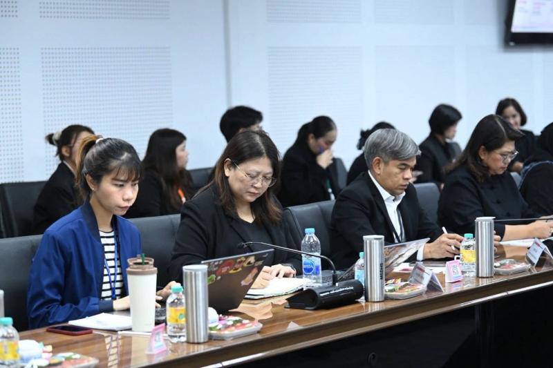รมว.พม. ประชุมหารื�