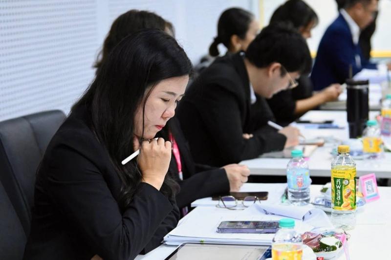 รมว.พม. ประชุมหารื�