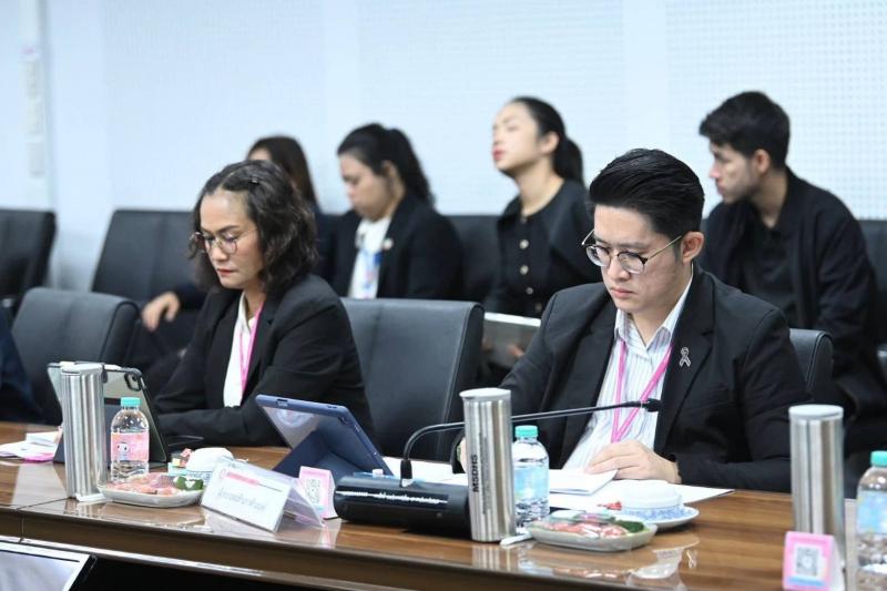 รมว.พม. ประชุมหารื�