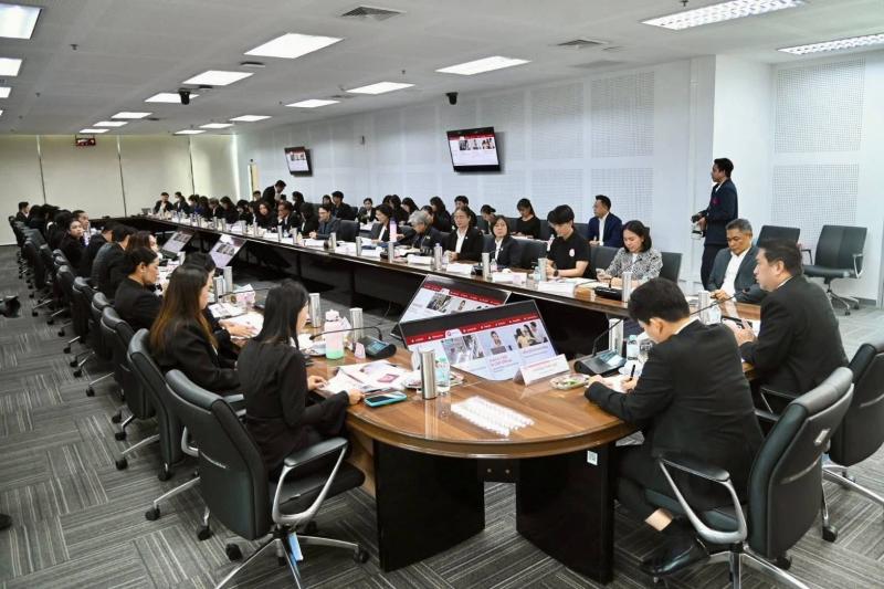 รมว.พม. ประชุมหารื�