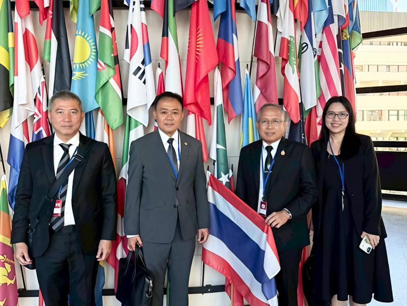 ปลัด พม. ร่วมเวทีโ�