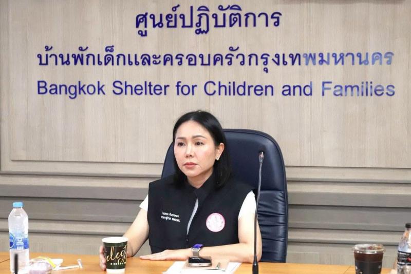 นางสาวชนก จันทาทอ�
