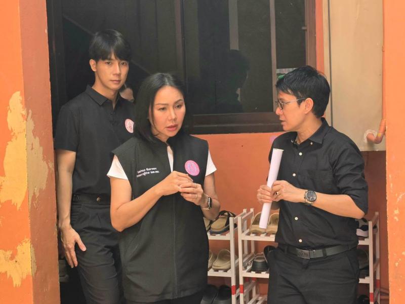 นางสาวชนก จันทาทอ�
