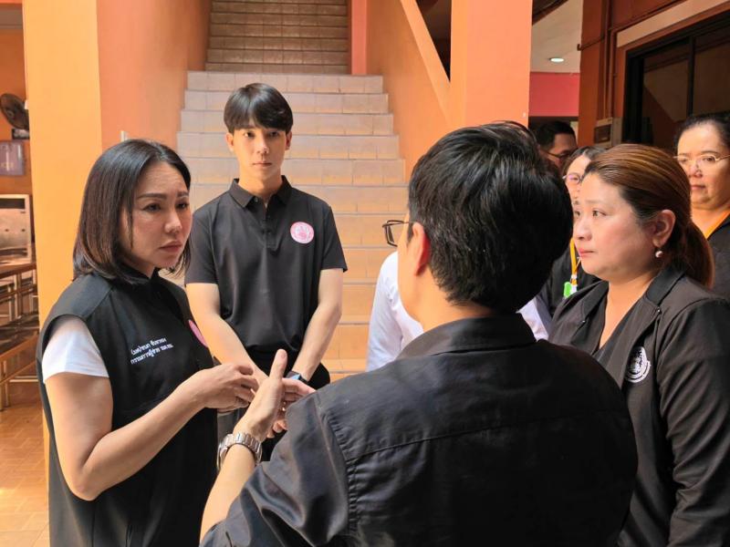 นางสาวชนก จันทาทอ�