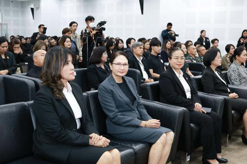 รมว.พม. มอบนโยบายด�