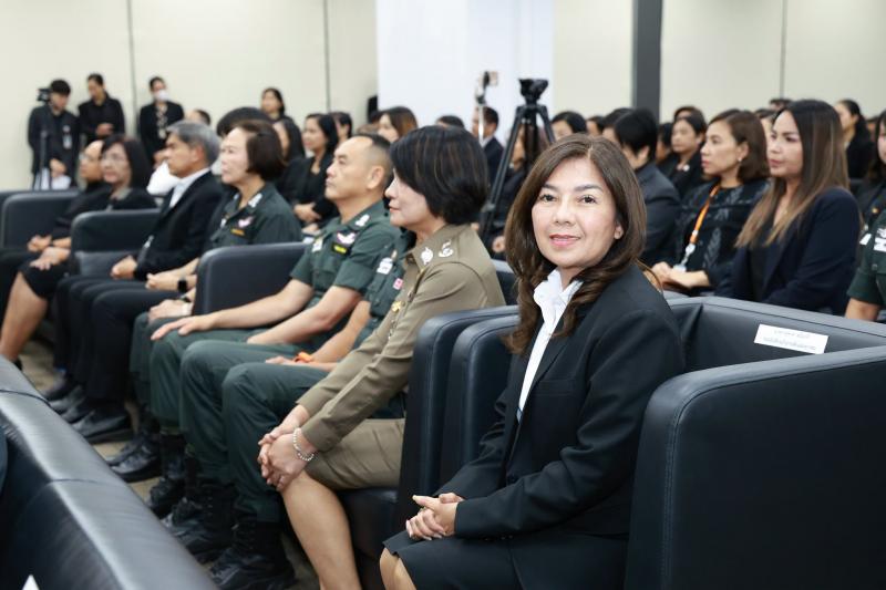 รมว.พม. มอบนโยบายด�