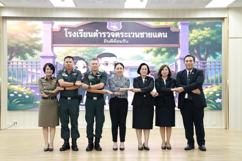 รมว.พม. มอบนโยบายด�