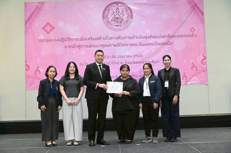 "นิกร" รมว.พม. ชู�