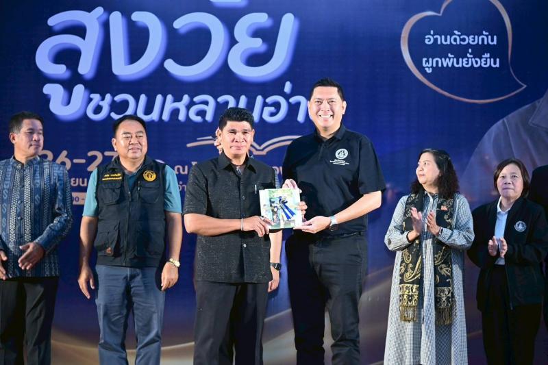 "นิกร" รมว.พม. ชู�