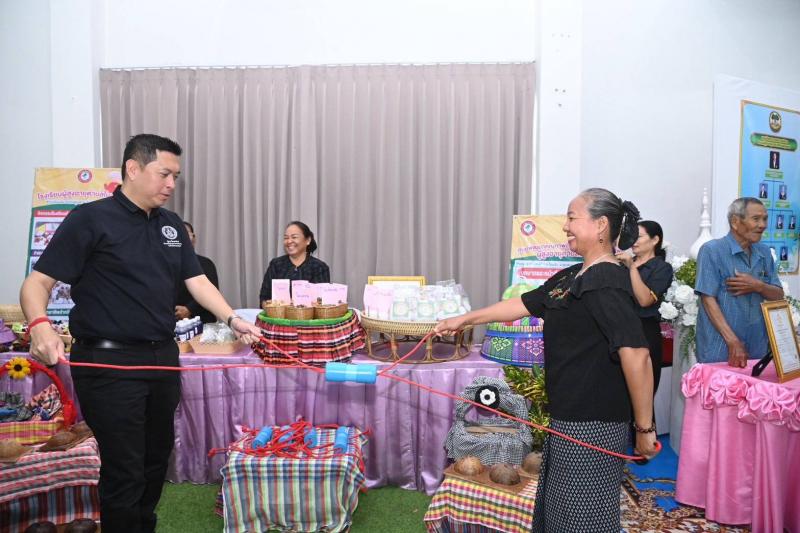 "นิกร" รมว.พม. ชู�
