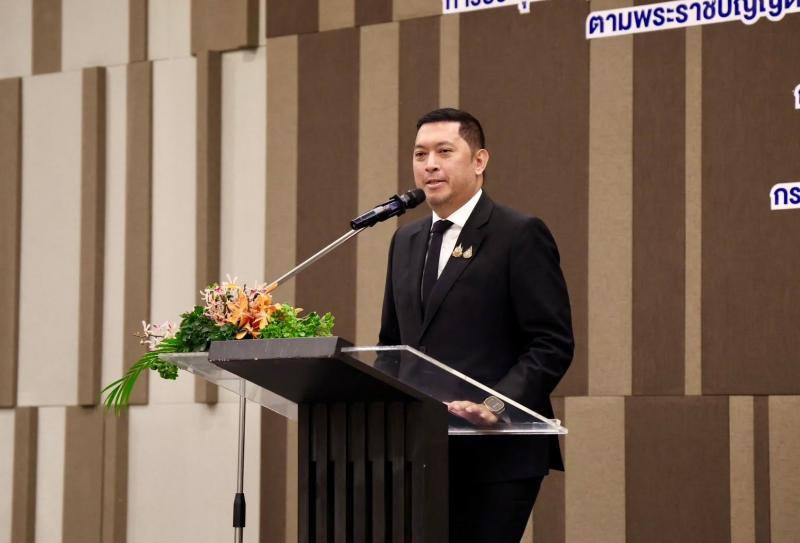 รมว.พม. มอบแนวทางก�