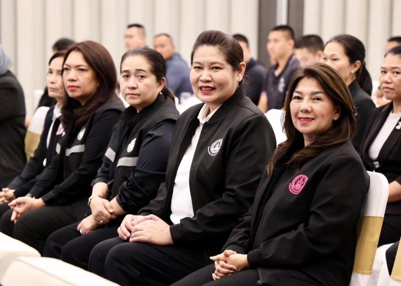 รมว.พม. มอบแนวทางก�