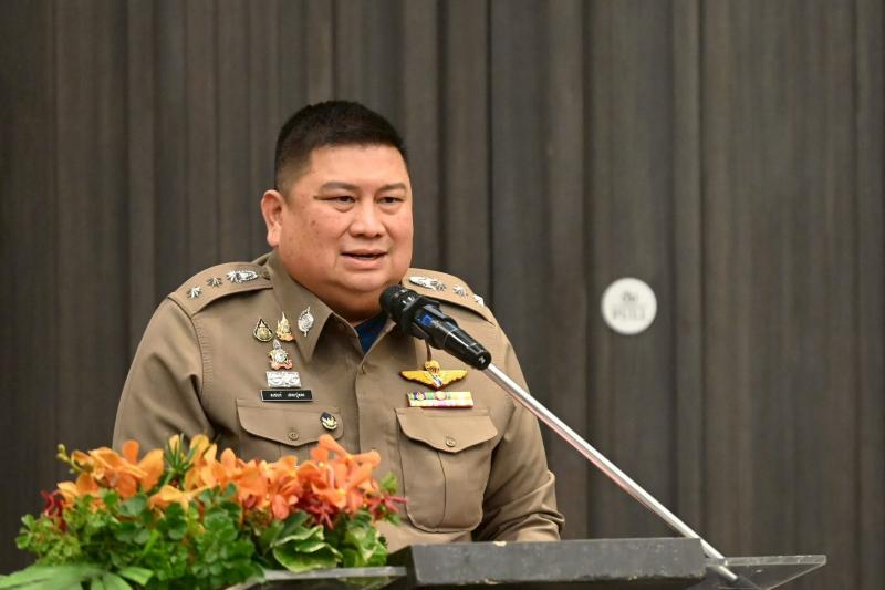 รมว.พม. มอบแนวทางก�