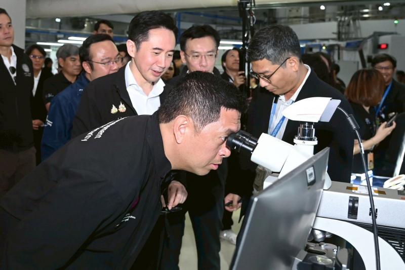 รมว.พม. ร่วมตรวจเย�