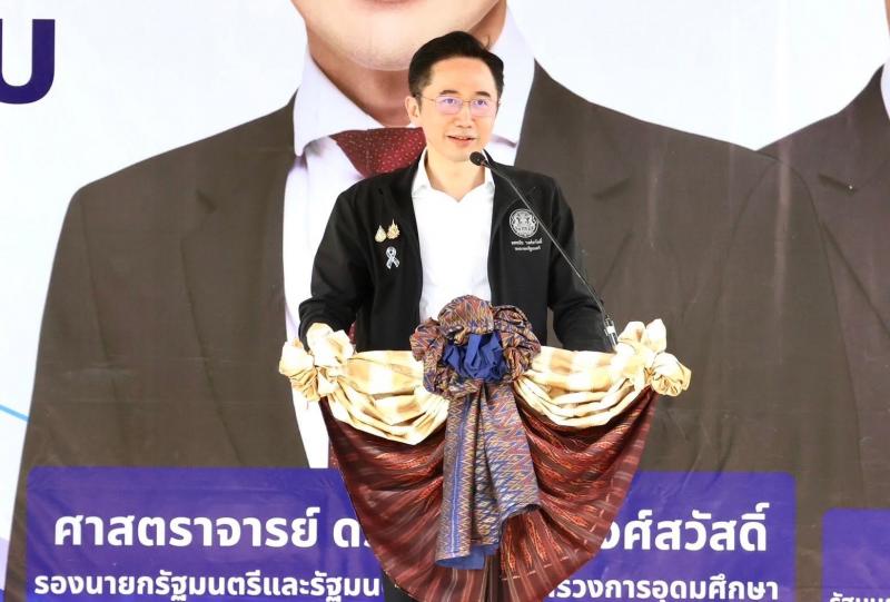 รมว.พม. ลงพื้นที่บ�