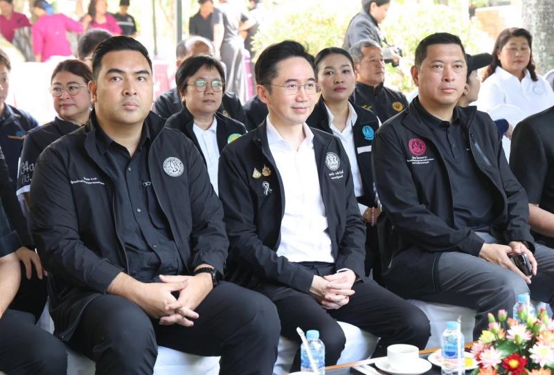 รมว.พม. ลงพื้นที่บ�