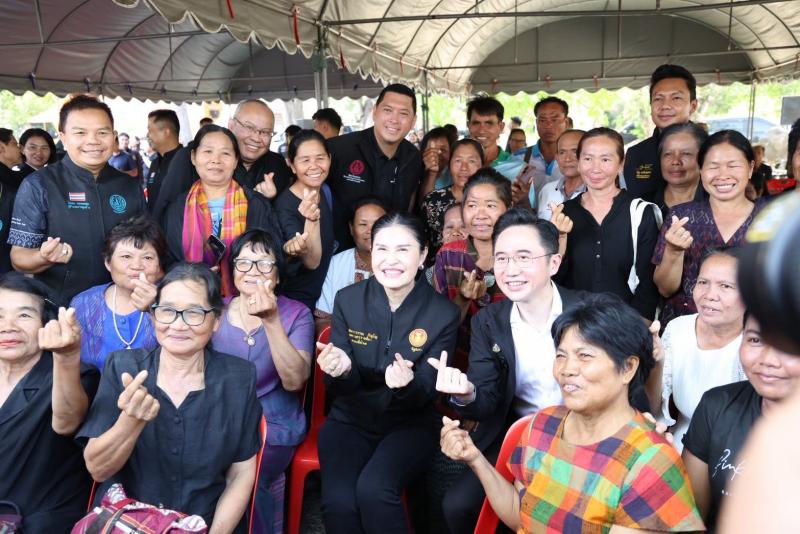รมว.พม. ลงพื้นที่บ�