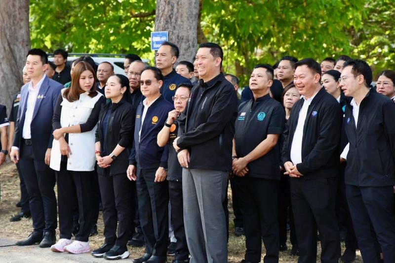 รมว.พม. ลงพื้นที่บ�
