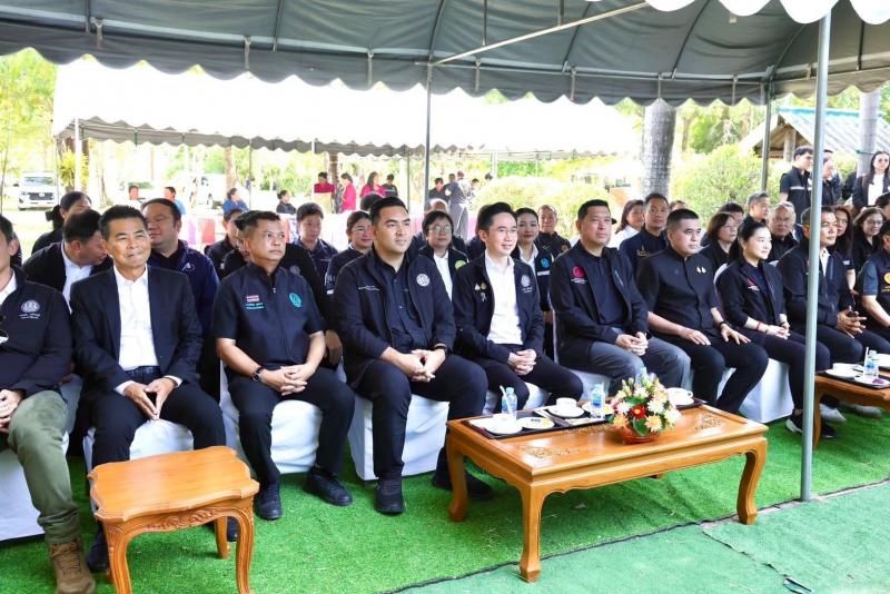 รมว.พม. ลงพื้นที่บ�