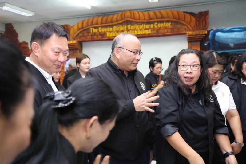 รมว.พม. ลงพื้นที่บ�