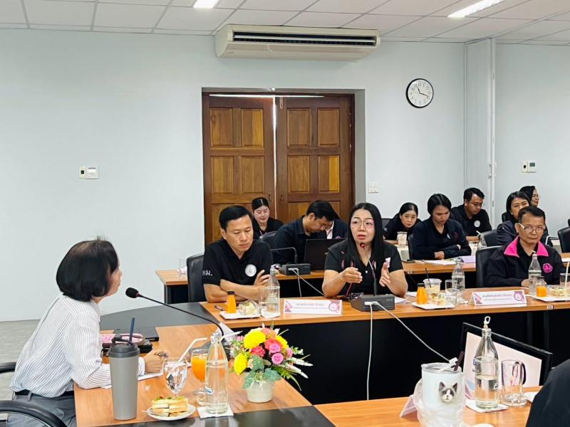 นางวาสนา ทองจันทร�