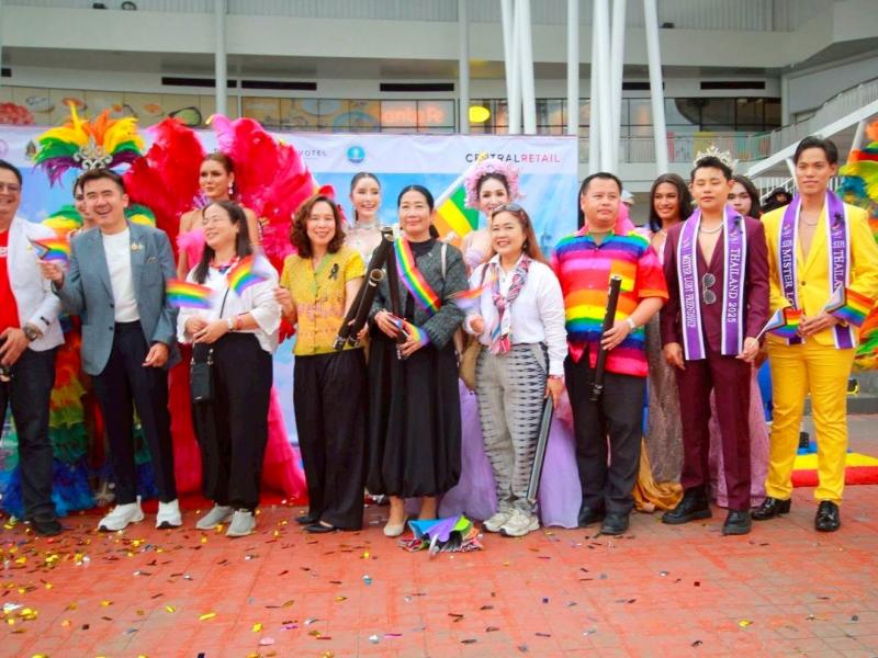 นายชนินทร์ รุ่งธน�