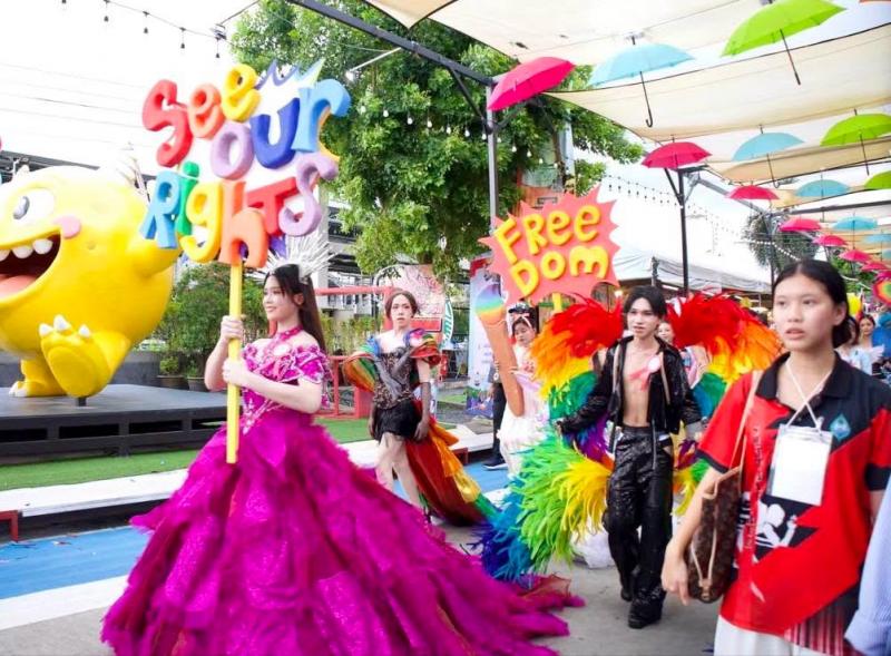 นายชนินทร์ รุ่งธน�
