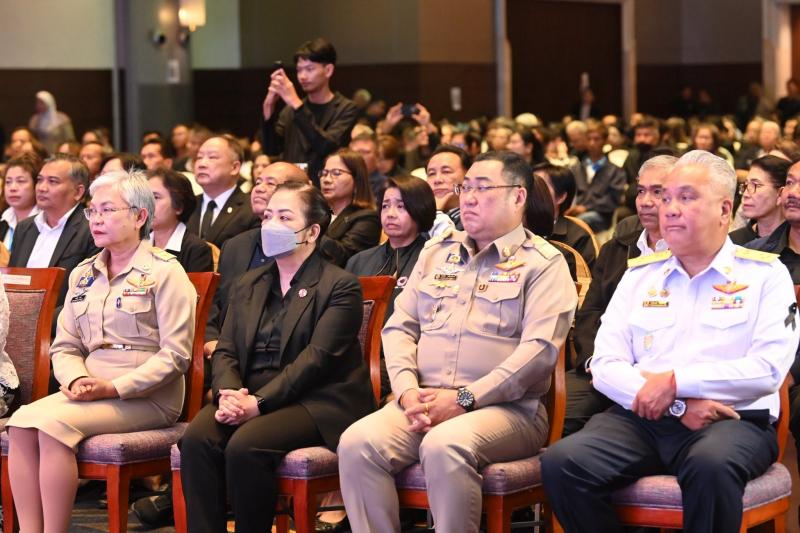 รมว.พม. เป็นประธาน�