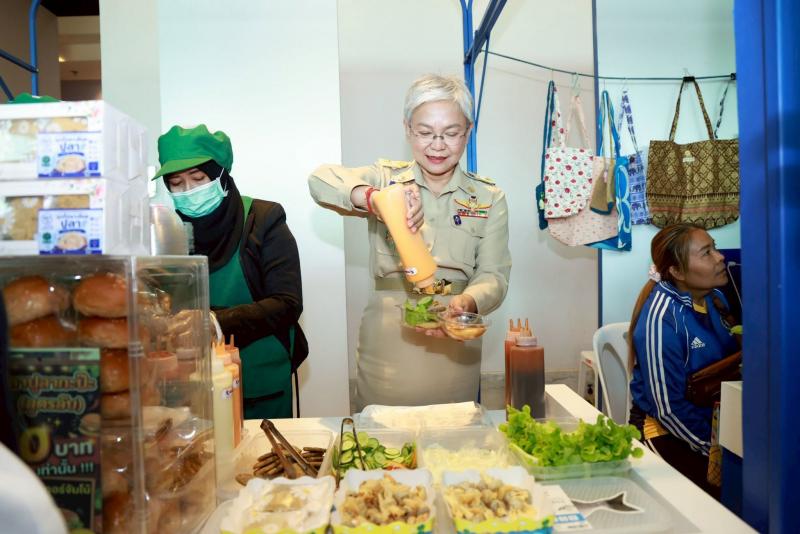 รมว.พม. เป็นประธาน�