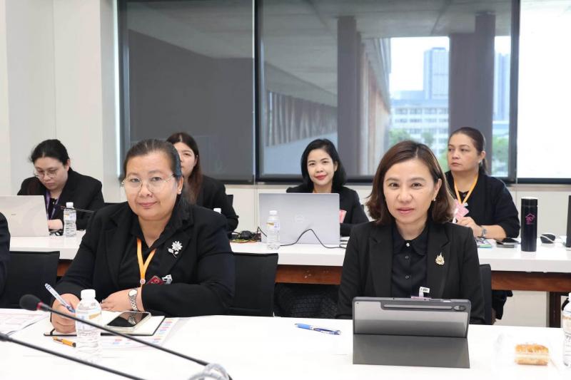 นายนิกร โสมกลาง รั