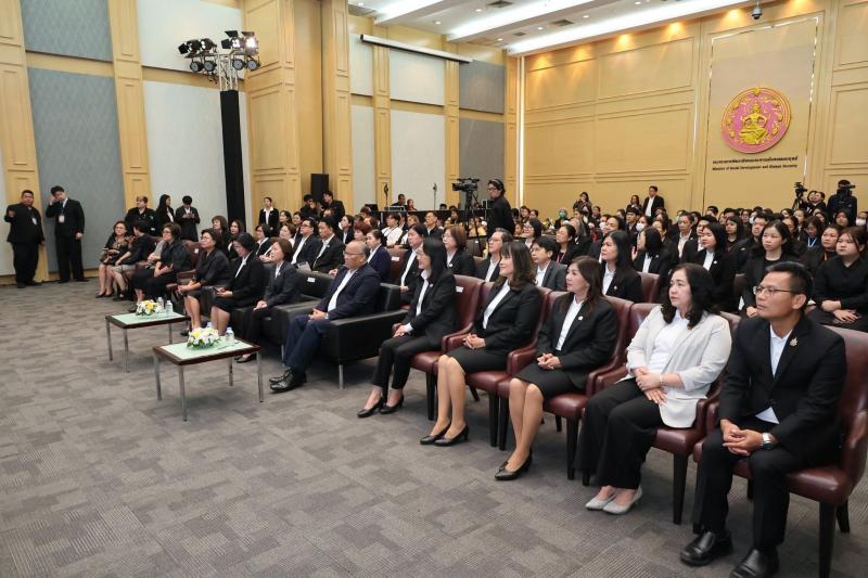 นางสาวสุนีย์ ศรีส�
