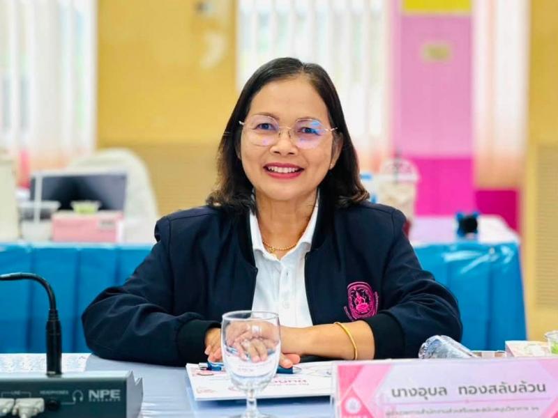 นางวาสนา ทองจันทร�