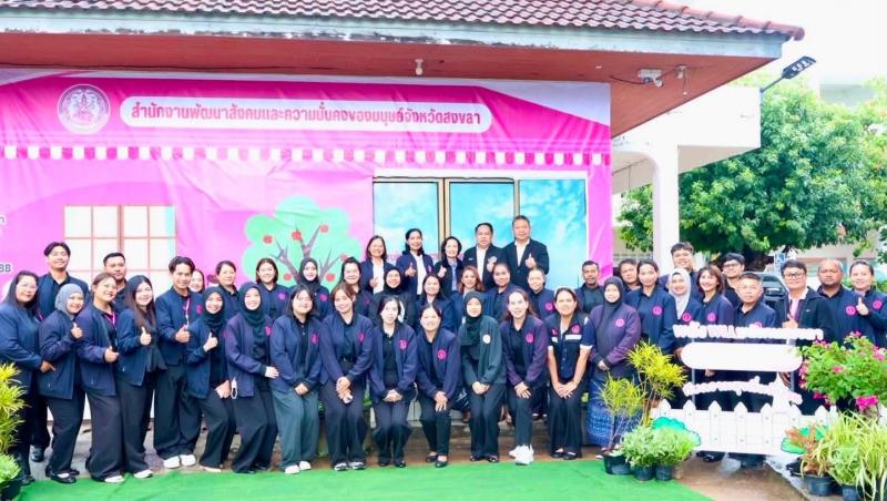 นางวาสนา ทองจันทร�