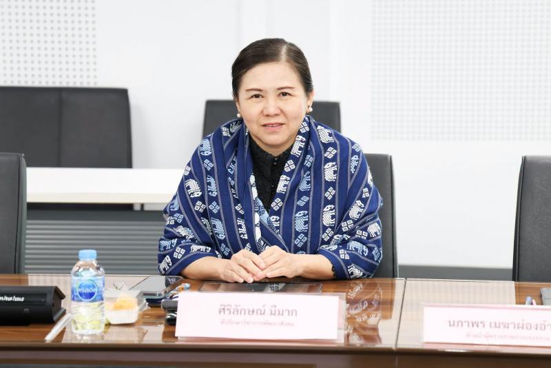 นางเตือนใจ คงสมบั�