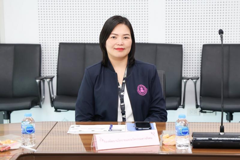 นางเตือนใจ คงสมบั�
