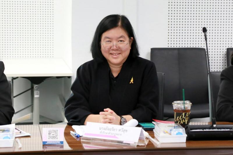 นางเตือนใจ คงสมบั�