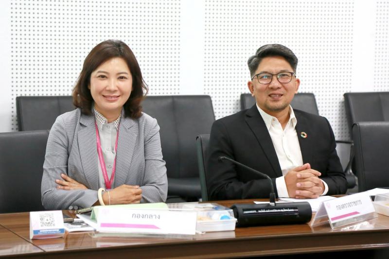 นางเตือนใจ คงสมบั�