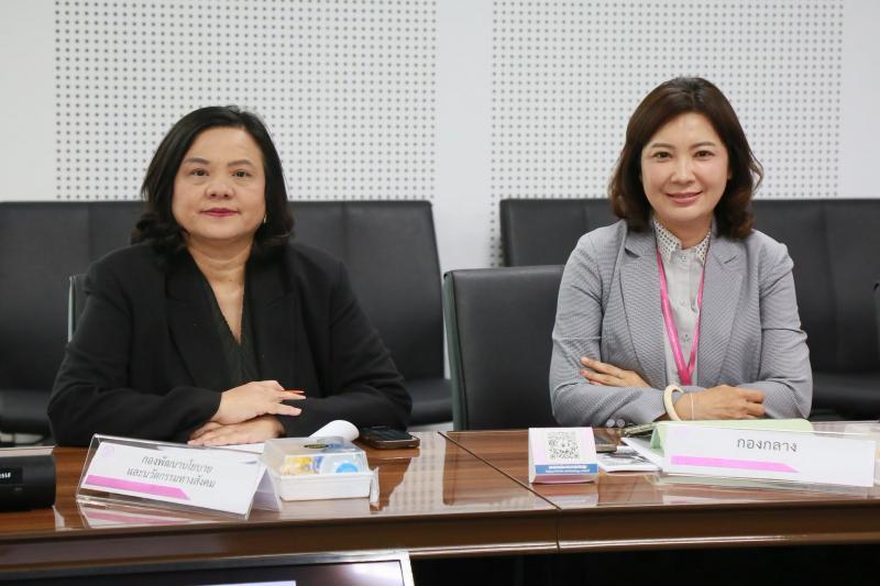 นางเตือนใจ คงสมบั�