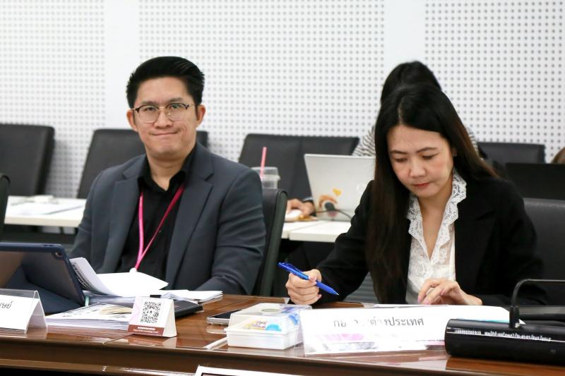 นางเตือนใจ คงสมบั�