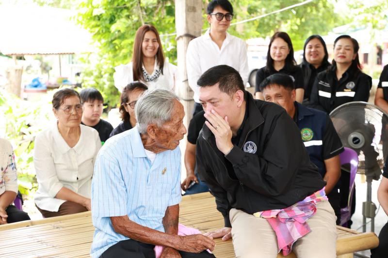 รมว.พม. ลงพื้นที่พ�